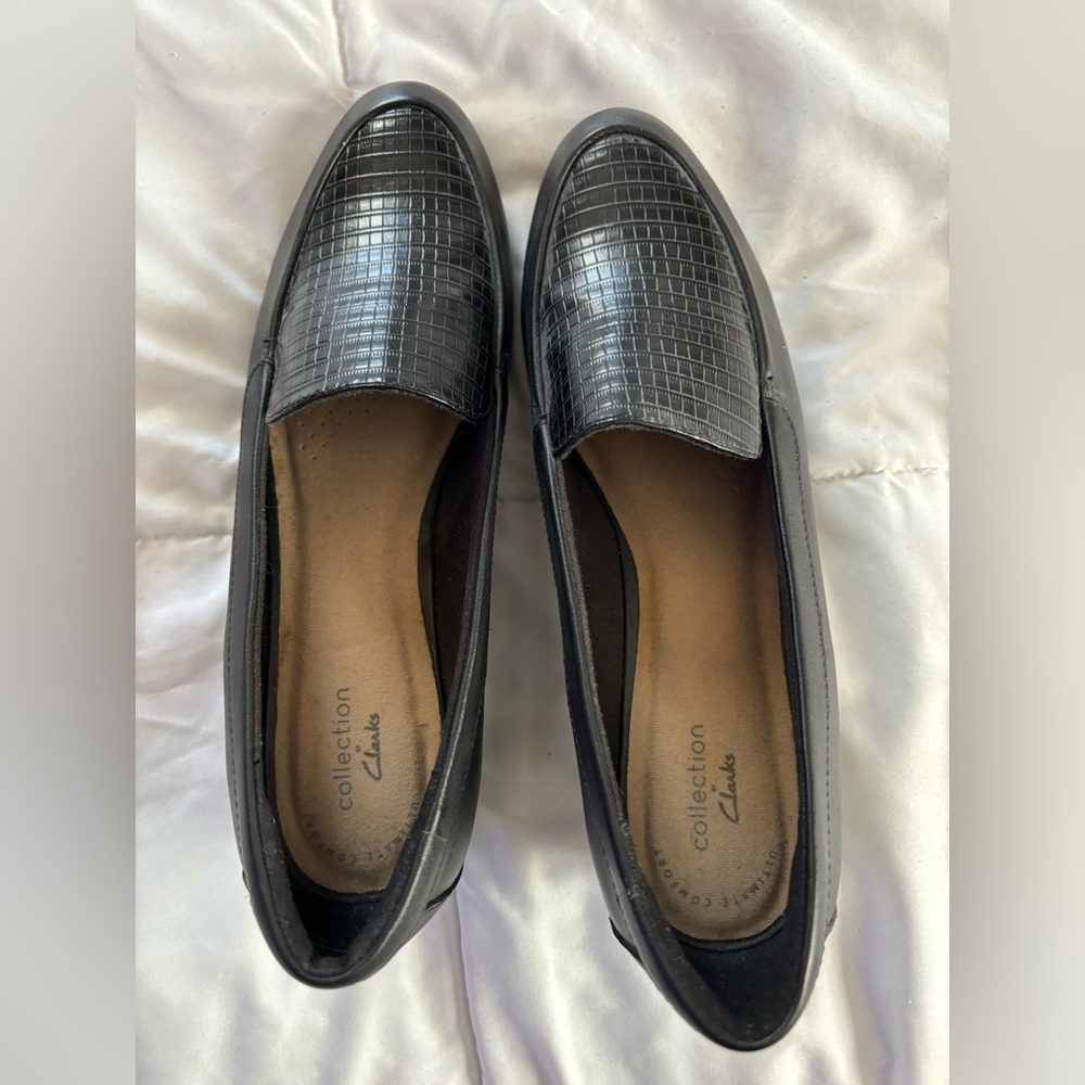 Clarks Women's Black Loafers, 9W, Never Worn (see picture of bottom soles)